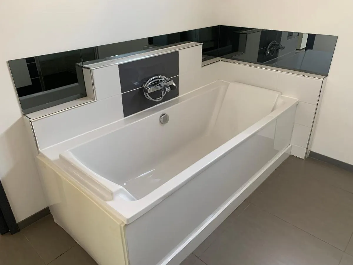 Villa Cosy Avec Piscine Pierrelatte 0*,